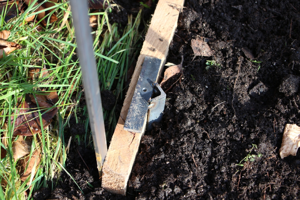 Erdanker für Beetrahmen aus Holz