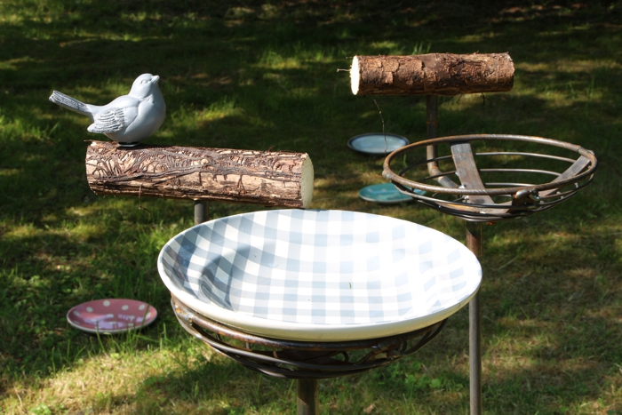 Vogeltränke stehend aus Eisen mit Sitzplatz - Handgemacht in NRW - Nr. 3
