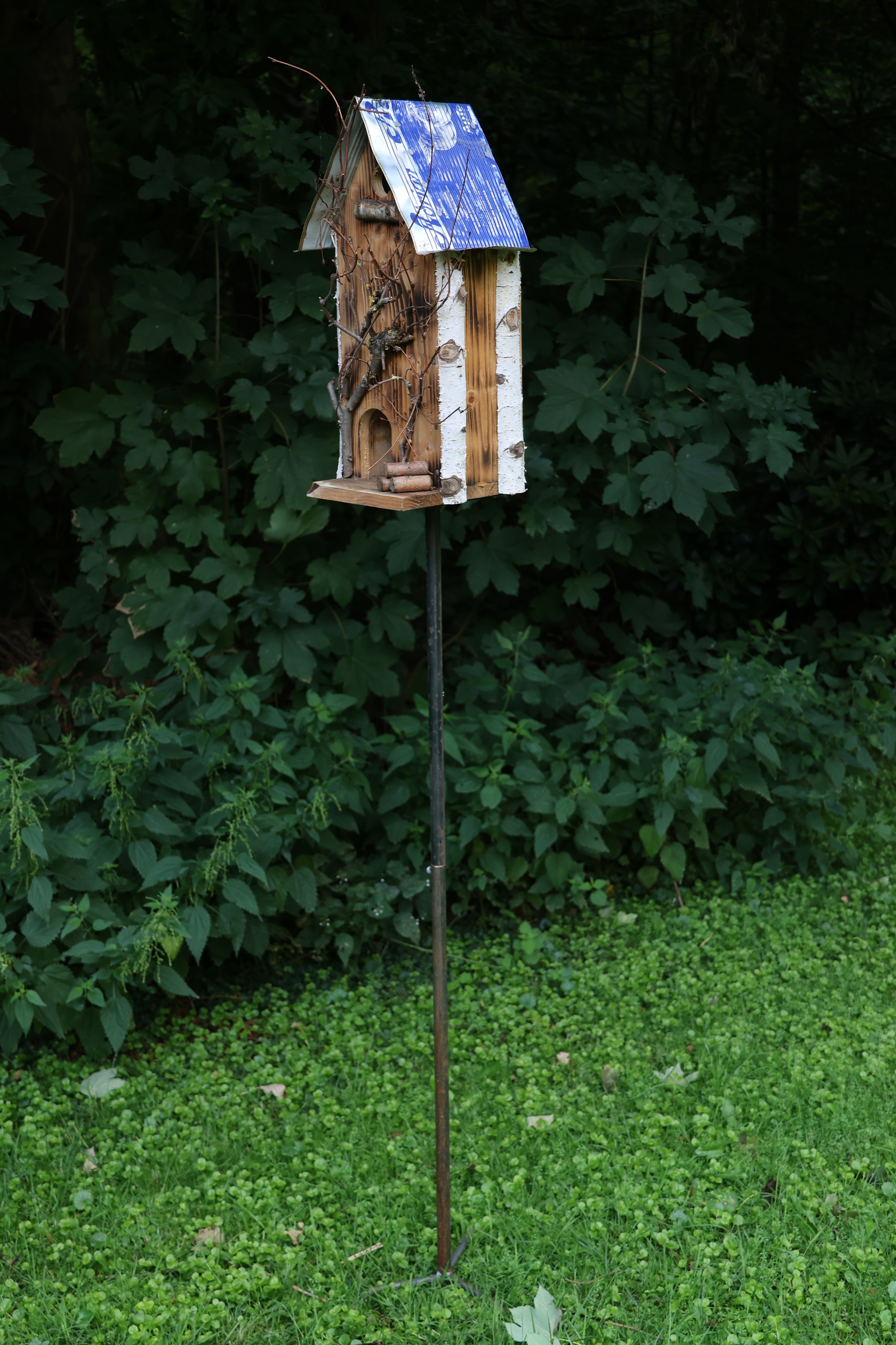 Vogelhaus auf Steckfuß, Nistkasten, Vogelfutterhaus für weiche Böden Vogelhaus auf Steckfuß, Nistkasten, Vogelfutterhaus für weiche Böden