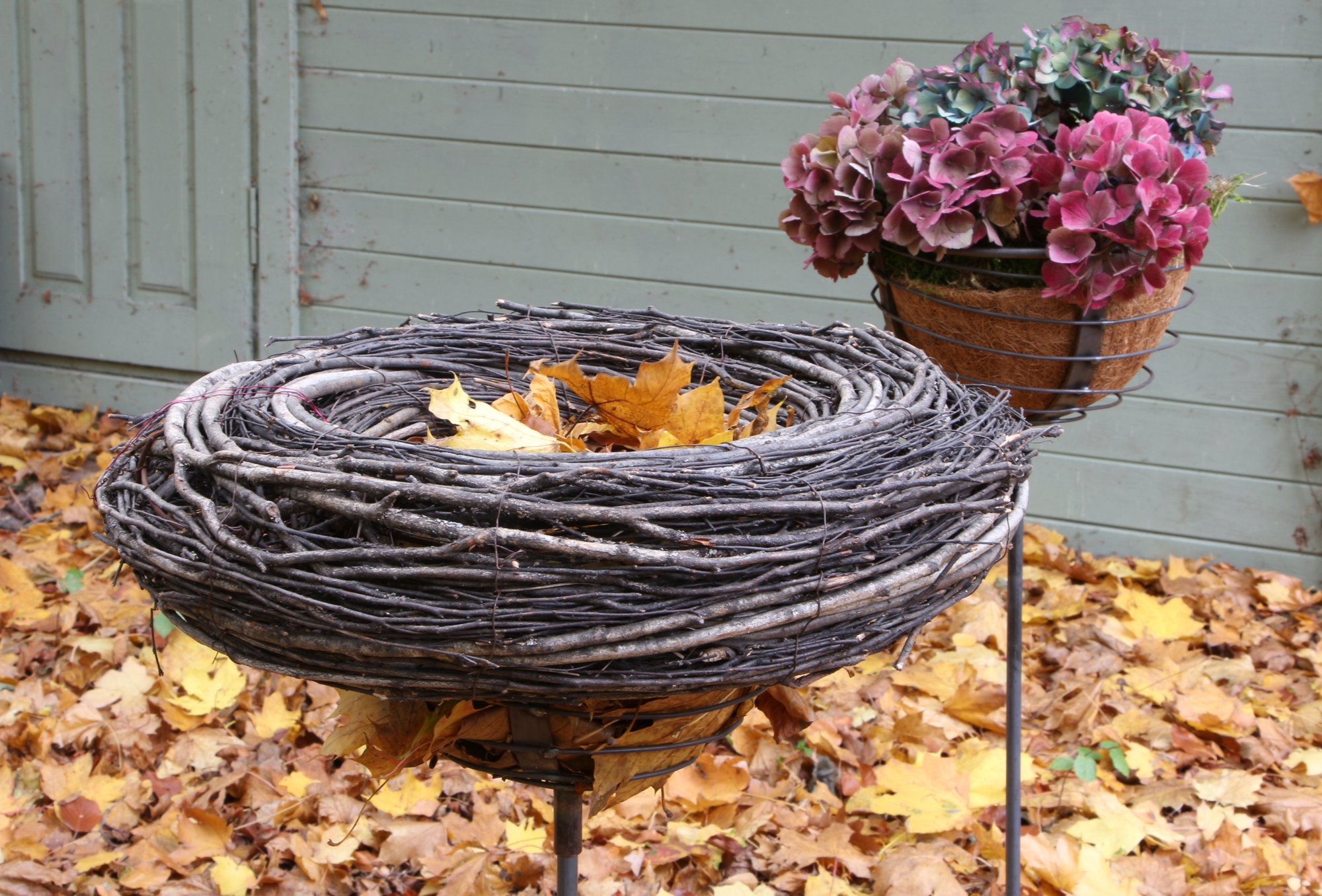 Korb auf Stab, Pflanzkorb aus Eisen, Stabiler Pflanzkorb aus Eisen, Muttertagsgeschenk, Gartenstecker , Pflanzkorb zum stecken, Eisenrost Korb auf Stab, Pflanzkorb aus Eisen, Stabiler Pflanzkorb aus Eisen, Muttertagsgeschenk, Gartenstecker , Pflanzkorb zum stecken, Eisenrost