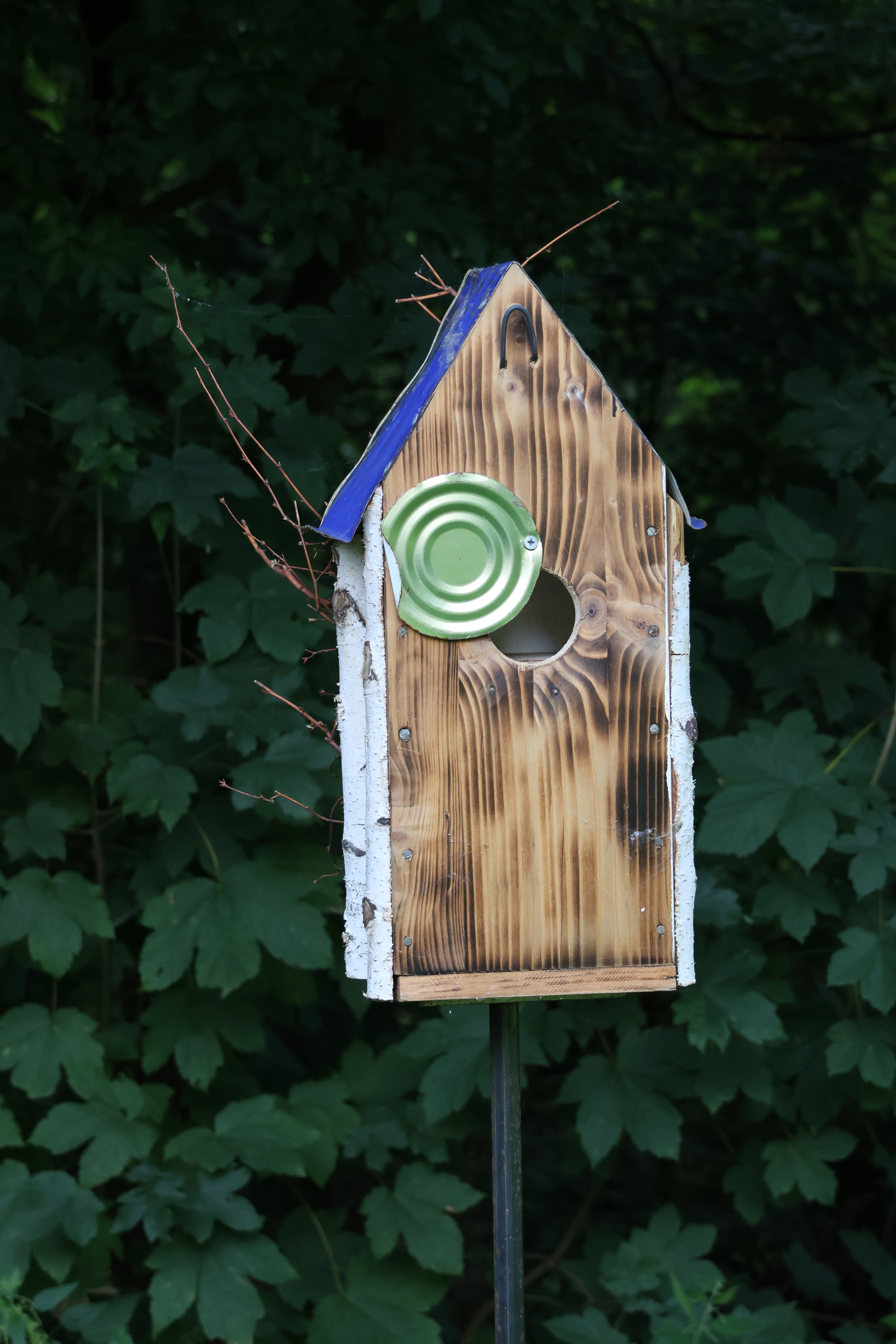 Vogelhaus auf Steckfuß, Nistkasten, Vogelfutterhaus für weiche Böden Vogelhaus auf Steckfuß, Nistkasten, Vogelfutterhaus für weiche Böden