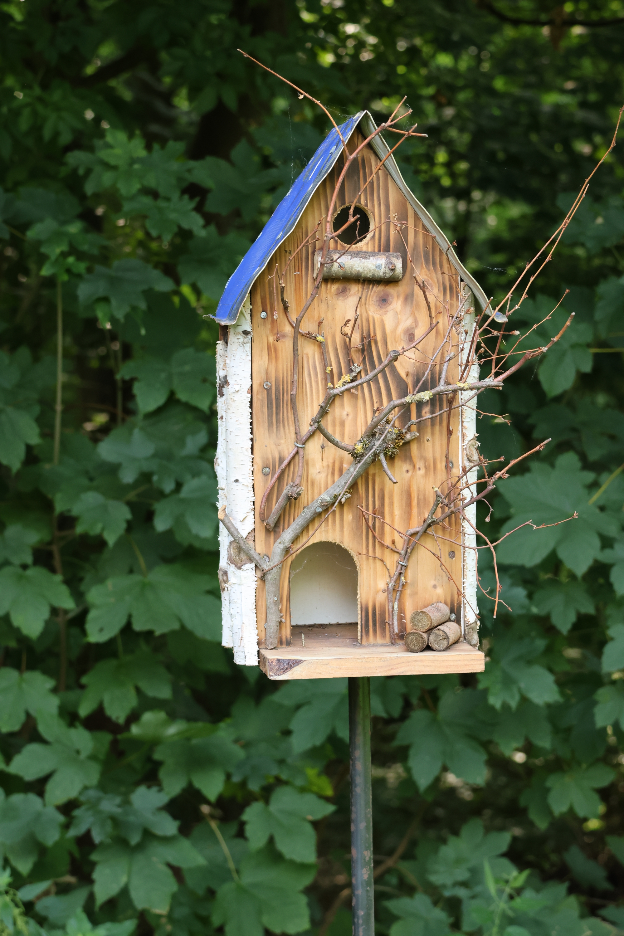 Vogelhaus auf Steckfuß, Nistkasten, Vogelfutterhaus für weiche Böden Vogelhaus auf Steckfuß, Nistkasten, Vogelfutterhaus für weiche Böden