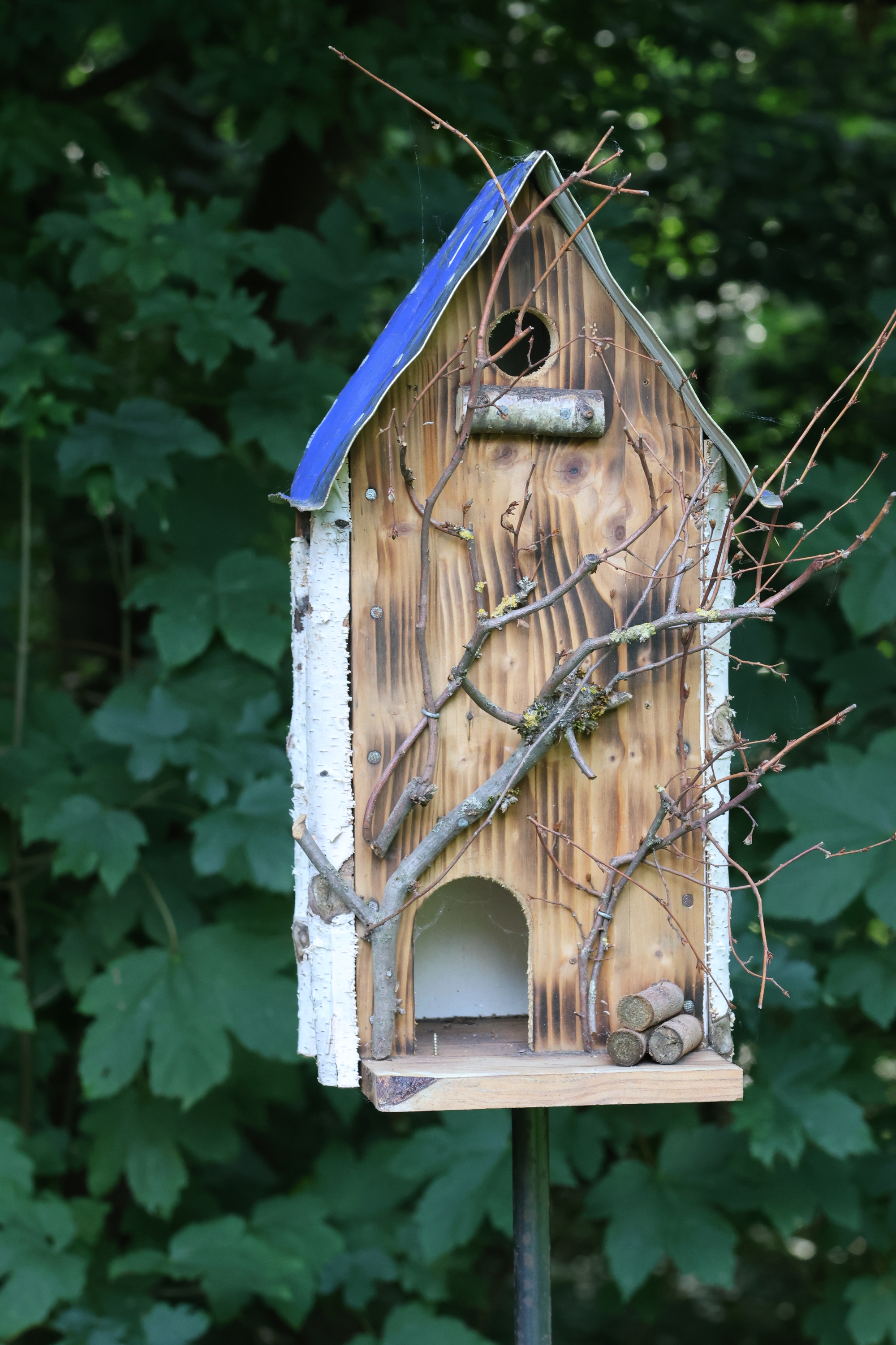 Vogelhaus auf Steckfuß, Nistkasten, Vogelfutterhaus für weiche Böden Vogelhaus auf Steckfuß, Nistkasten, Vogelfutterhaus für weiche Böden