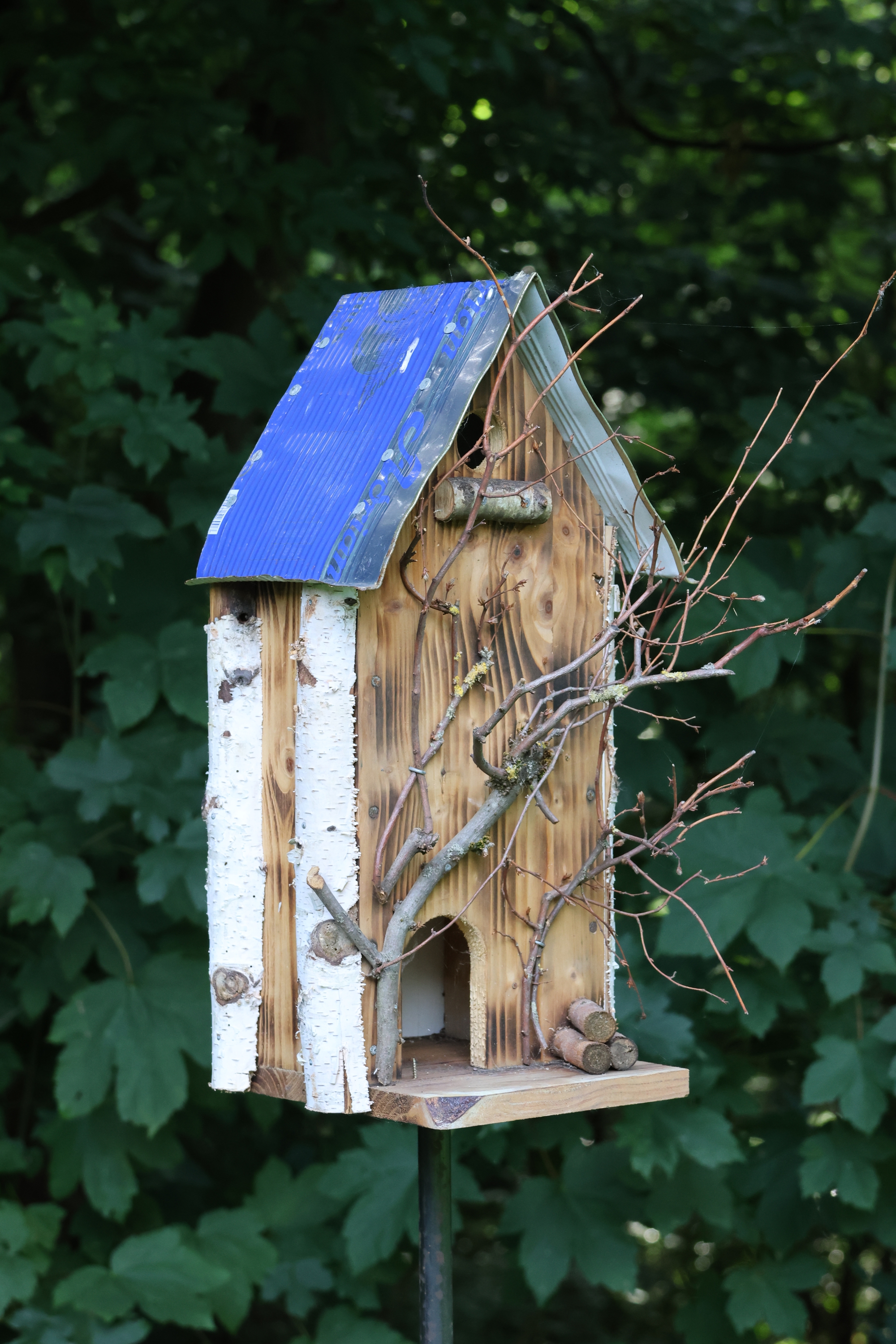 Vogelhaus auf Steckfuß, Nistkasten, Vogelfutterhaus für weiche Böden Vogelhaus auf Steckfuß, Nistkasten, Vogelfutterhaus für weiche Böden