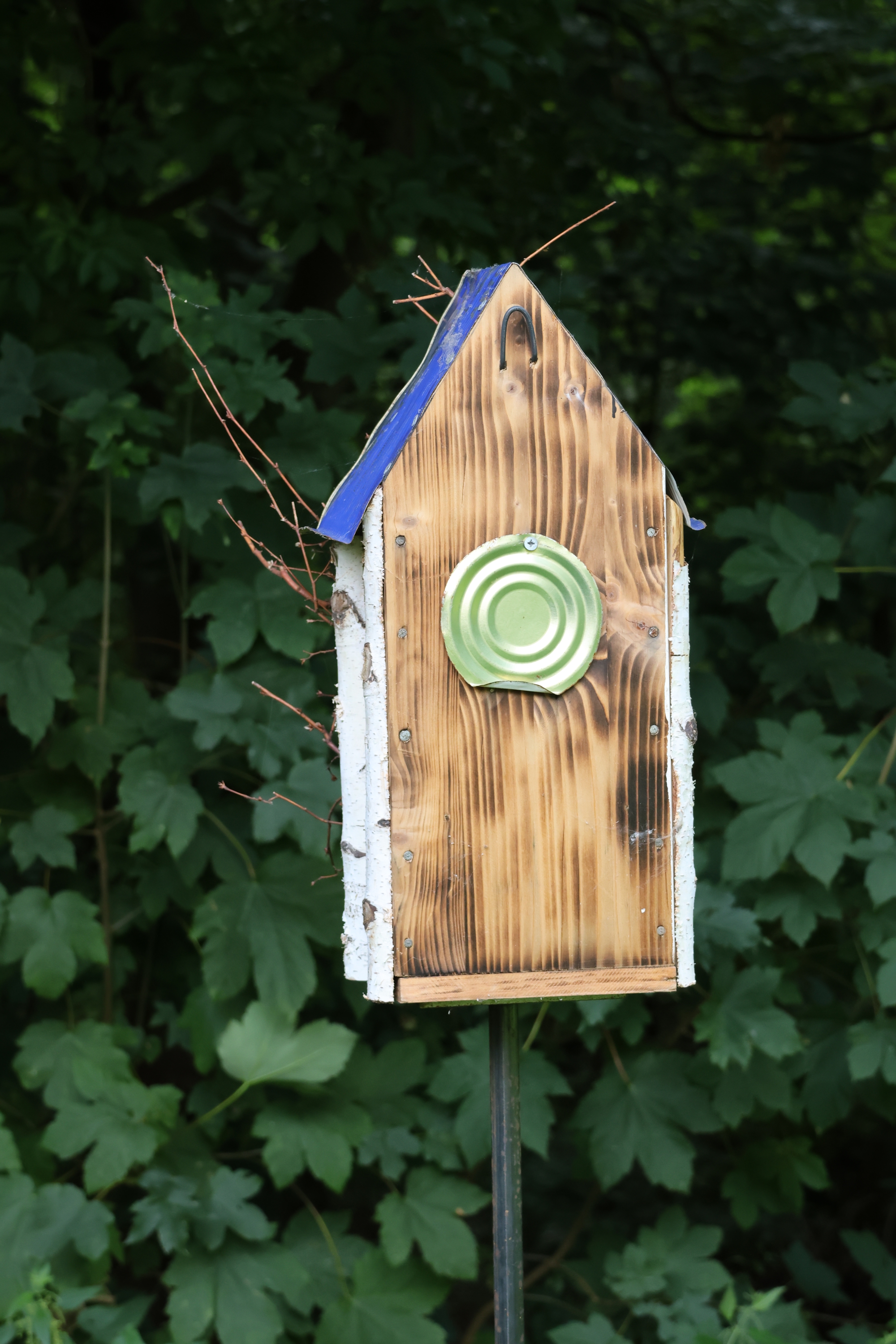 Vogelhaus auf Steckfuß, Nistkasten, Vogelfutterhaus für weiche Böden Vogelhaus auf Steckfuß, Nistkasten, Vogelfutterhaus für weiche Böden