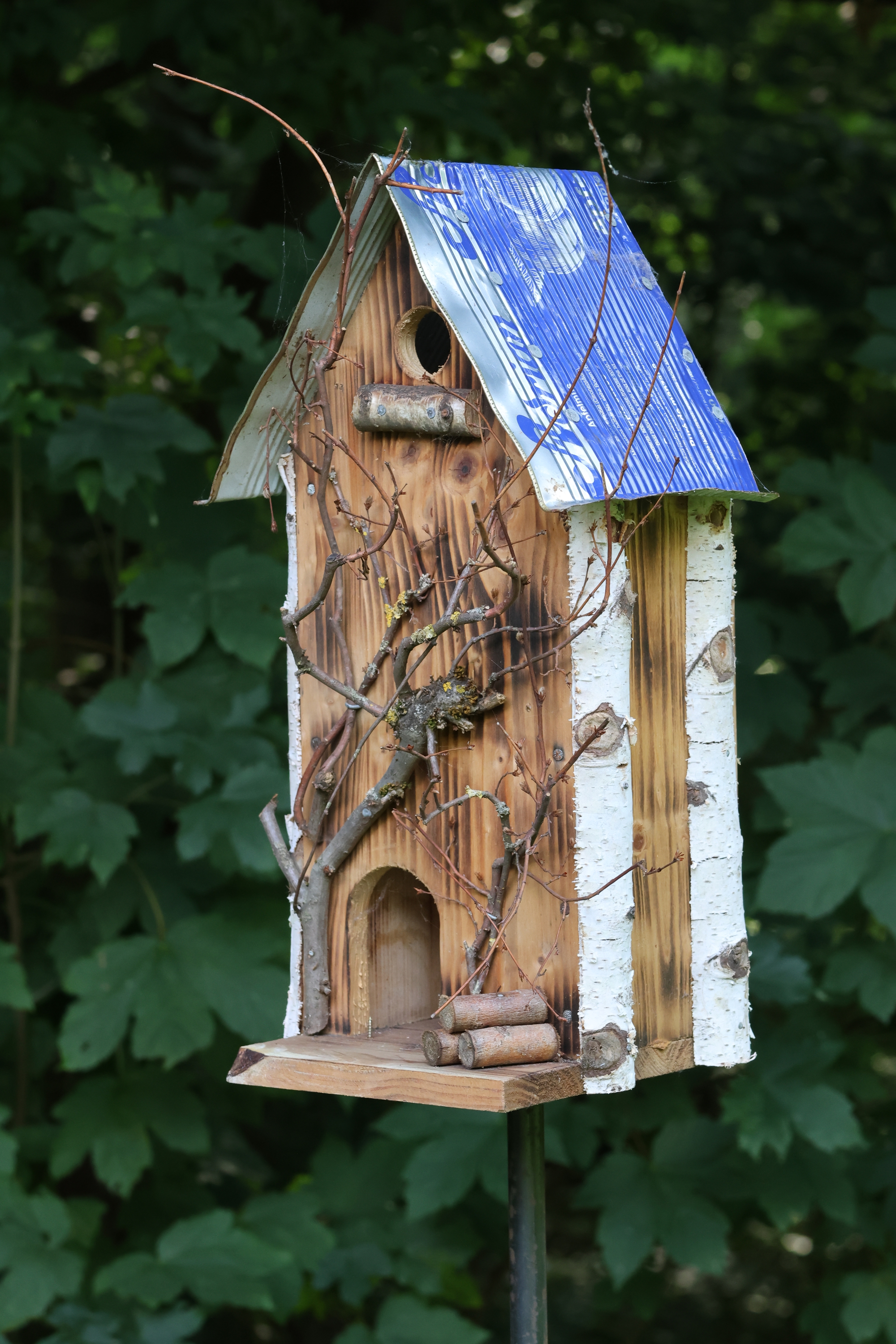Vogelhaus auf Steckfuß, Nistkasten, Vogelfutterhaus für weiche Böden Vogelhaus auf Steckfuß, Nistkasten, Vogelfutterhaus für weiche Böden