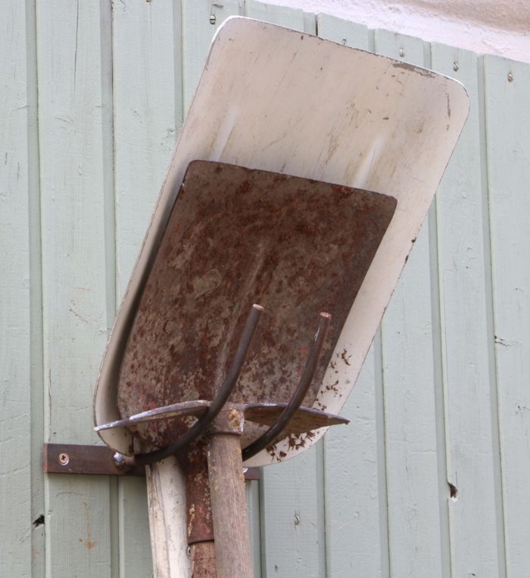 Wandhalter für Gartengeräte